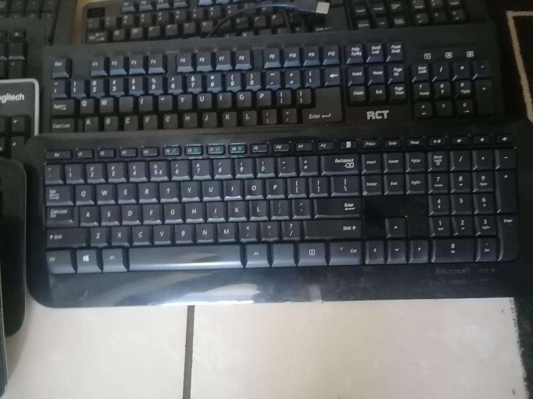 *Weekend Special*Lot keyboards from storage* one bid for lot*