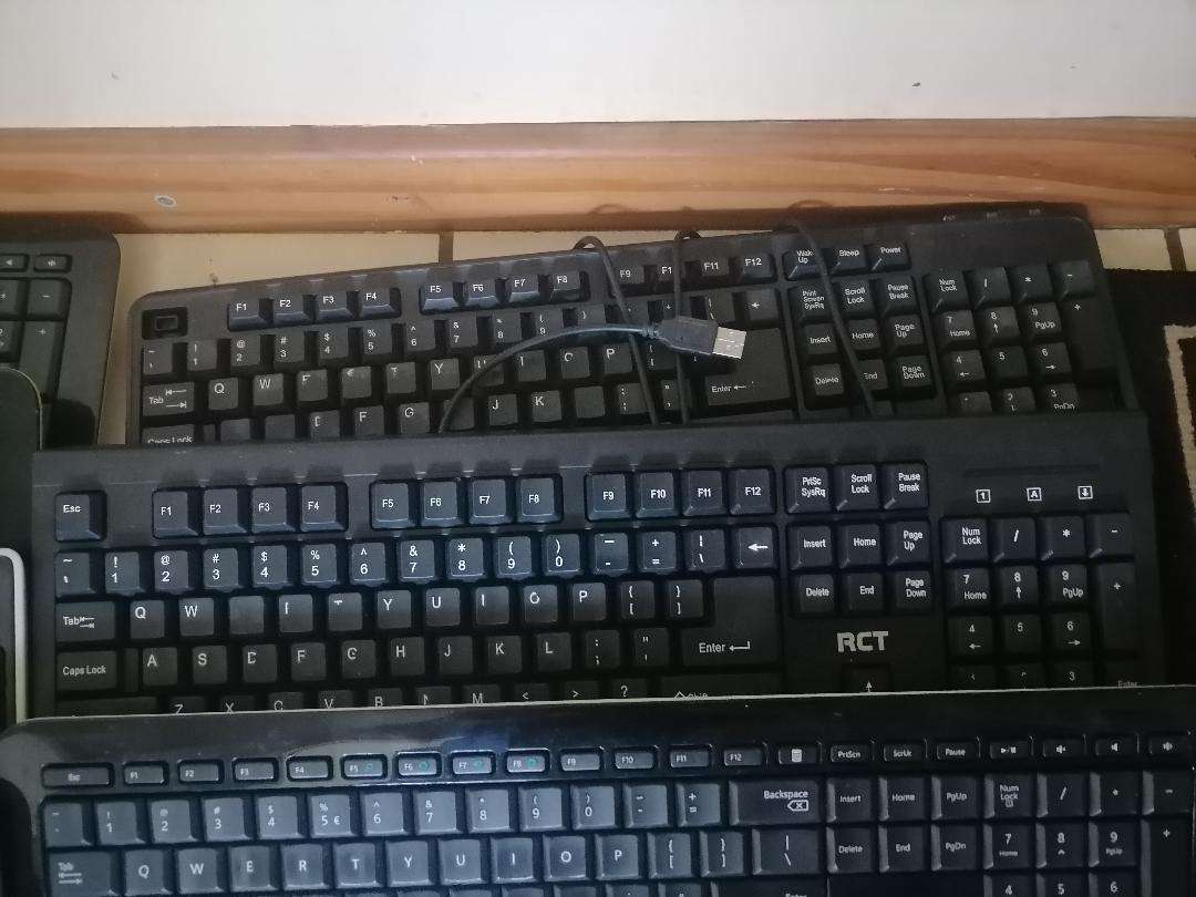 *Weekend Special*Lot keyboards from storage* one bid for lot*