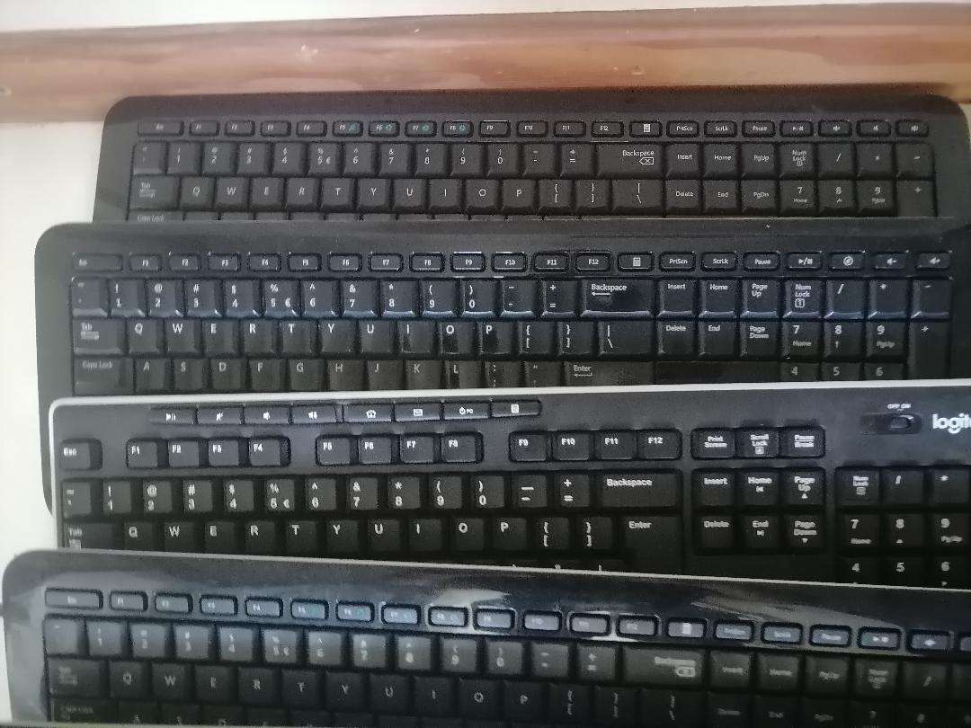 *Weekend Special*Lot keyboards from storage* one bid for lot*