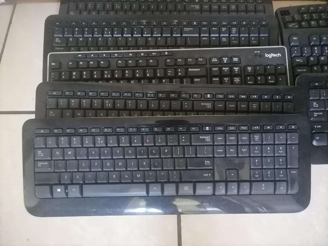 *Weekend Special*Lot keyboards from storage* one bid for lot*