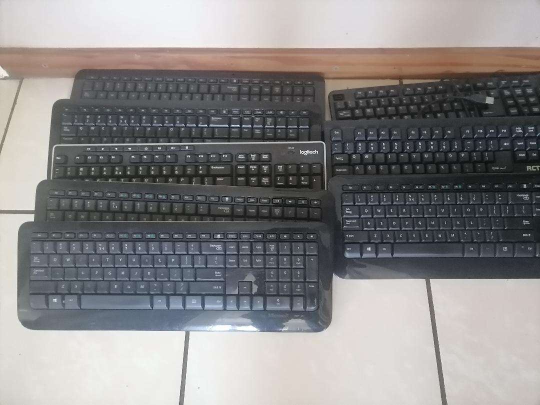 *Weekend Special*Lot keyboards from storage* one bid for lot*