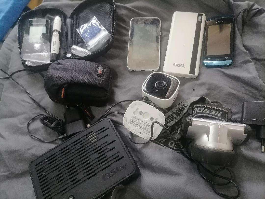 Bulk lot of electronics*one bid for the lot*