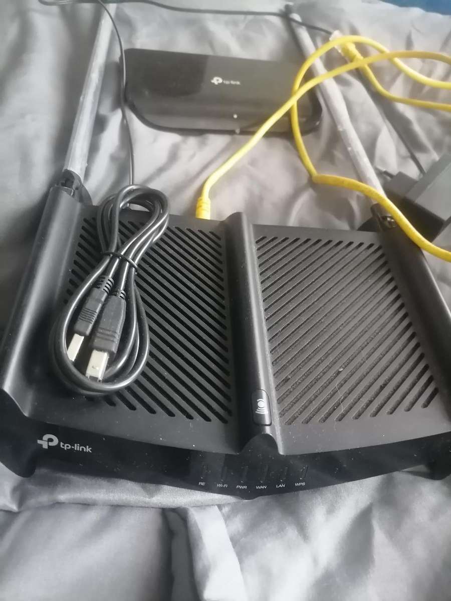 Electronic lot*tp link wif router+gigabit switch