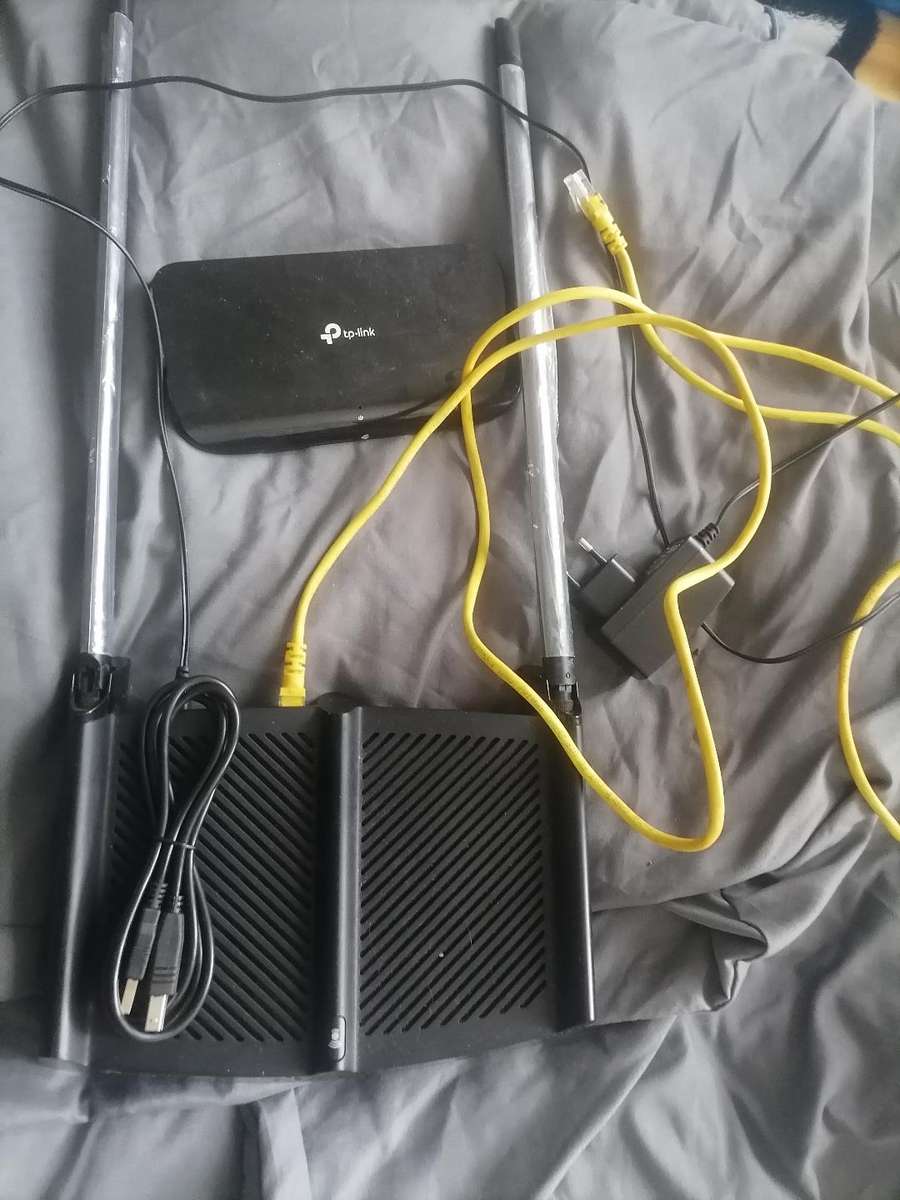 Electronic lot*tp link wif router+gigabit switch