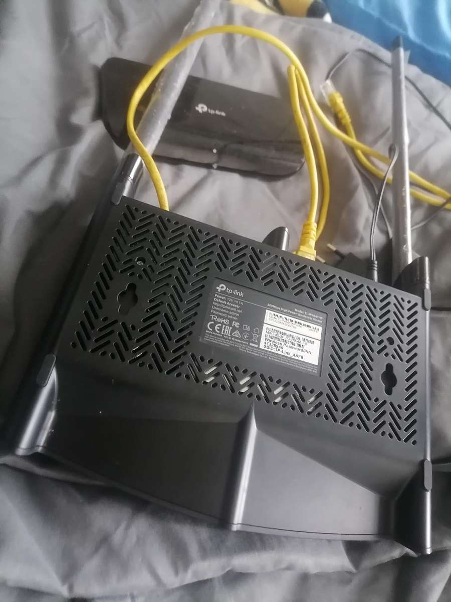 Electronic lot*tp link wif router+gigabit switch