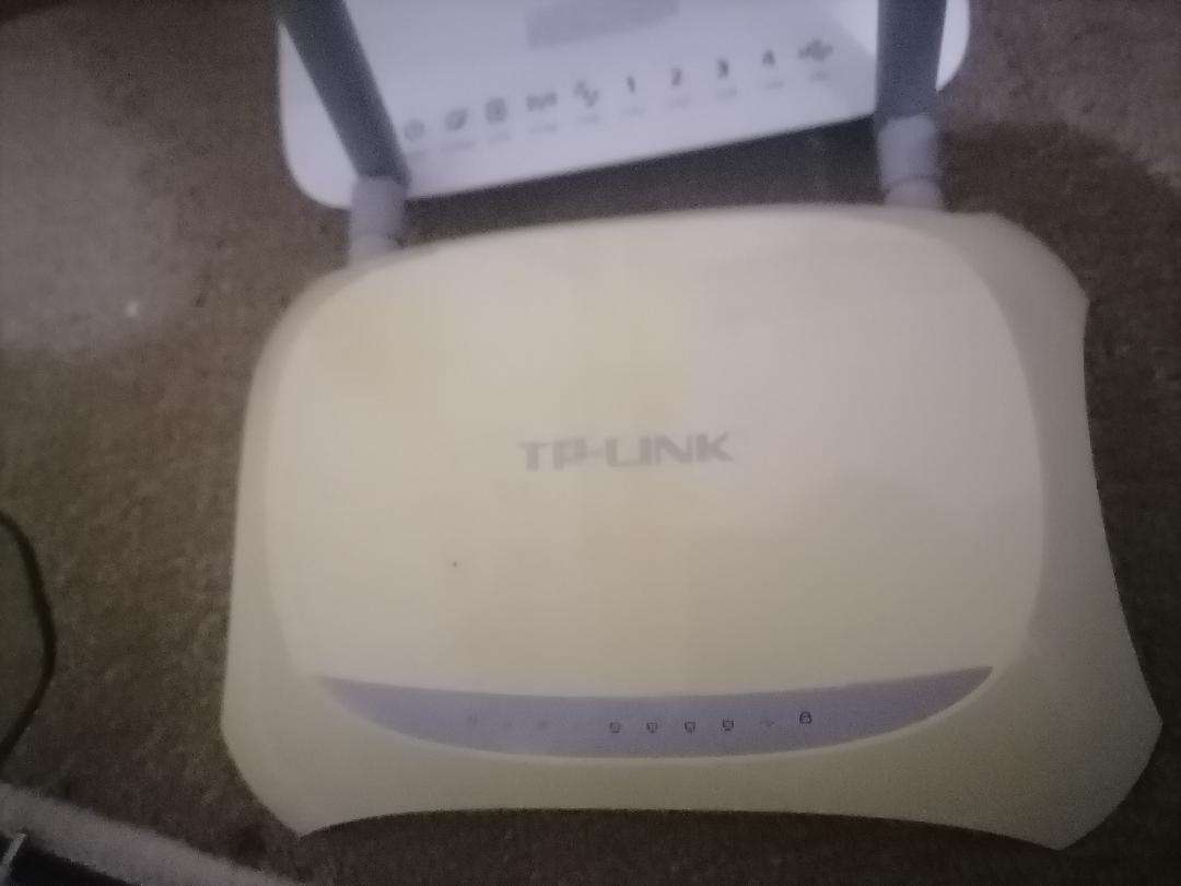 BULK LOT OF WIFI/3G ROUTERS,RANGER EXTENDER ETC*ONE BID FOR THE LOT*