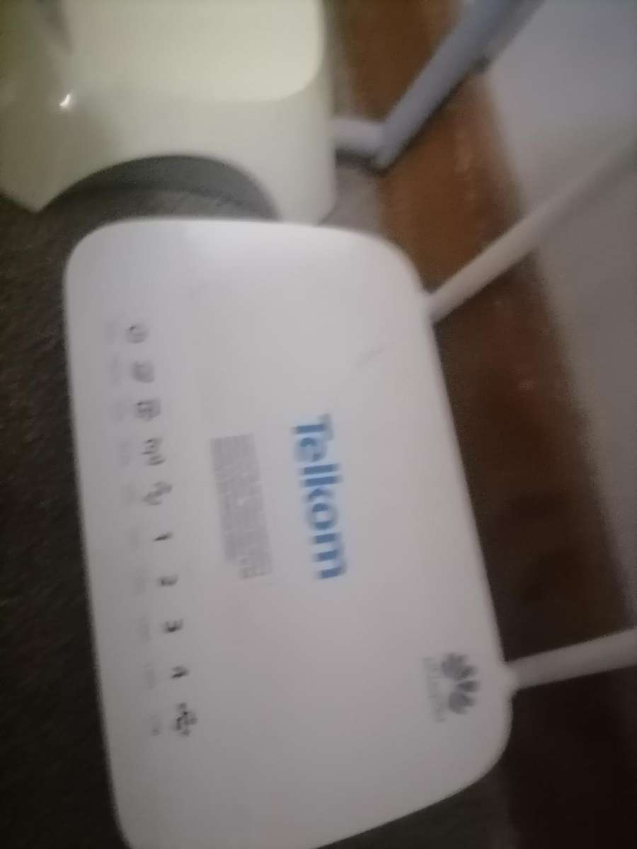 BULK LOT OF WIFI/3G ROUTERS,RANGER EXTENDER ETC*ONE BID FOR THE LOT*