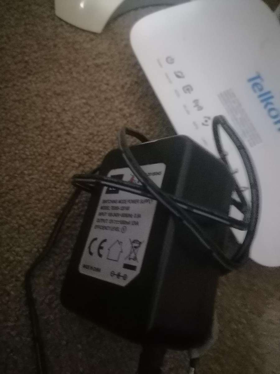 BULK LOT OF WIFI/3G ROUTERS,RANGER EXTENDER ETC*ONE BID FOR THE LOT*