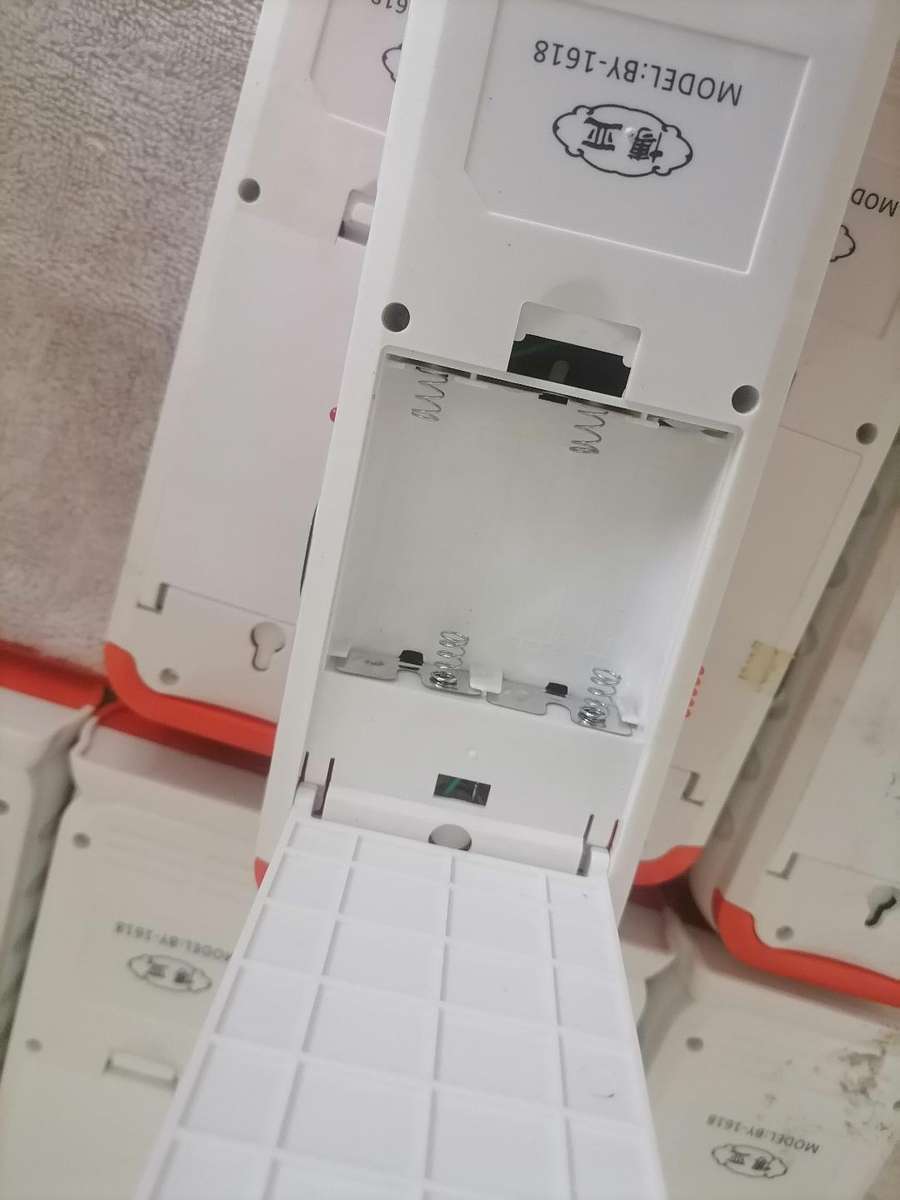 BULK LOT OF 8 X RECHARGALE BATTERY POWERED LIGHTS*ONE BID FOR THE LOT*