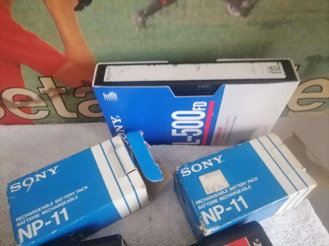 Vintage Sony Betamovie BMC-100P VIDEO CAMERA in box with batteries