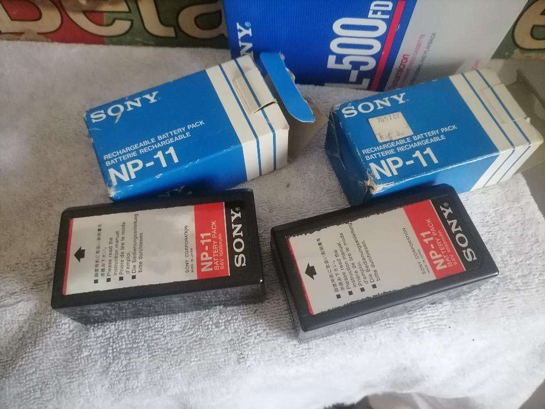 Vintage Sony Betamovie BMC-100P VIDEO CAMERA in box with batteries