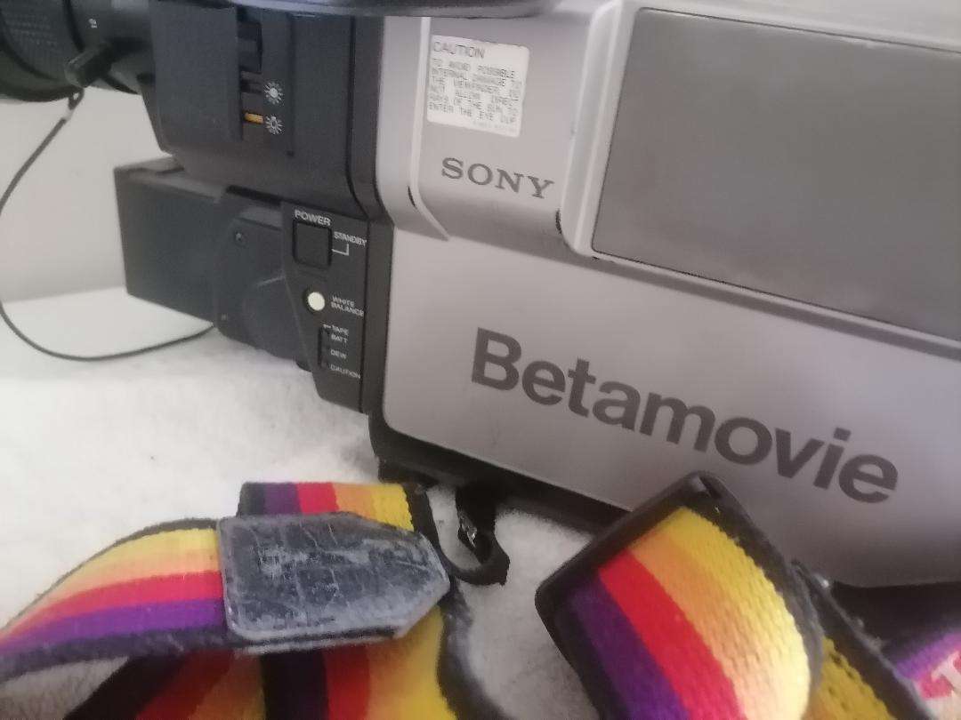Vintage Sony Betamovie BMC-100P VIDEO CAMERA in box with batteries