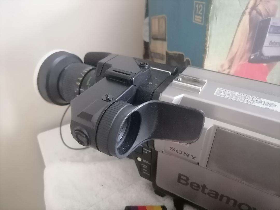 Vintage Sony Betamovie BMC-100P VIDEO CAMERA in box with batteries