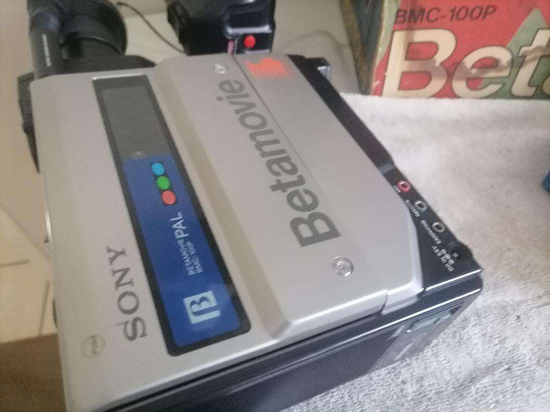Vintage Sony Betamovie BMC-100P VIDEO CAMERA in box with batteries