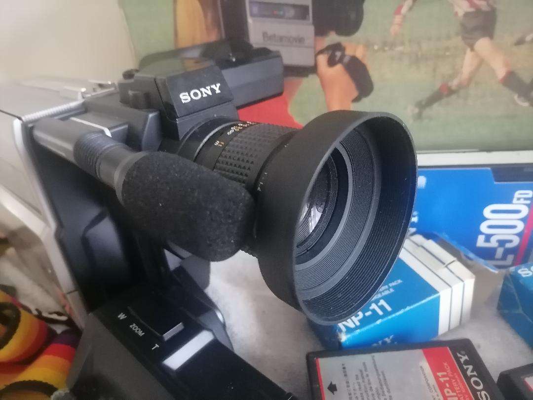 Vintage Sony Betamovie BMC-100P VIDEO CAMERA in box with batteries