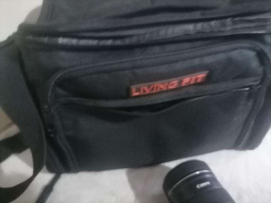 Canon EOS 1100D Digital SLR Camera with 55-250MM LENS AND BAG*UNTESTED*