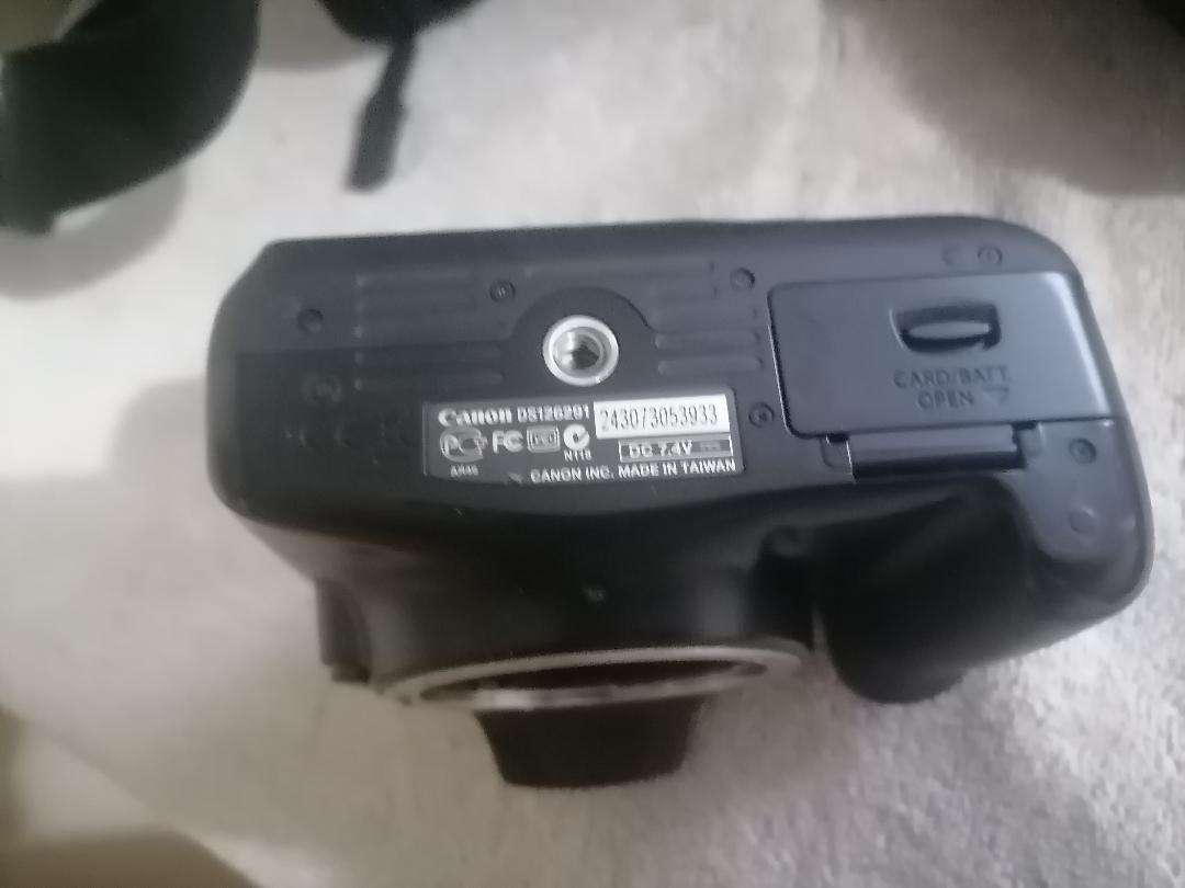 Canon EOS 1100D Digital SLR Camera with 55-250MM LENS AND BAG*UNTESTED*