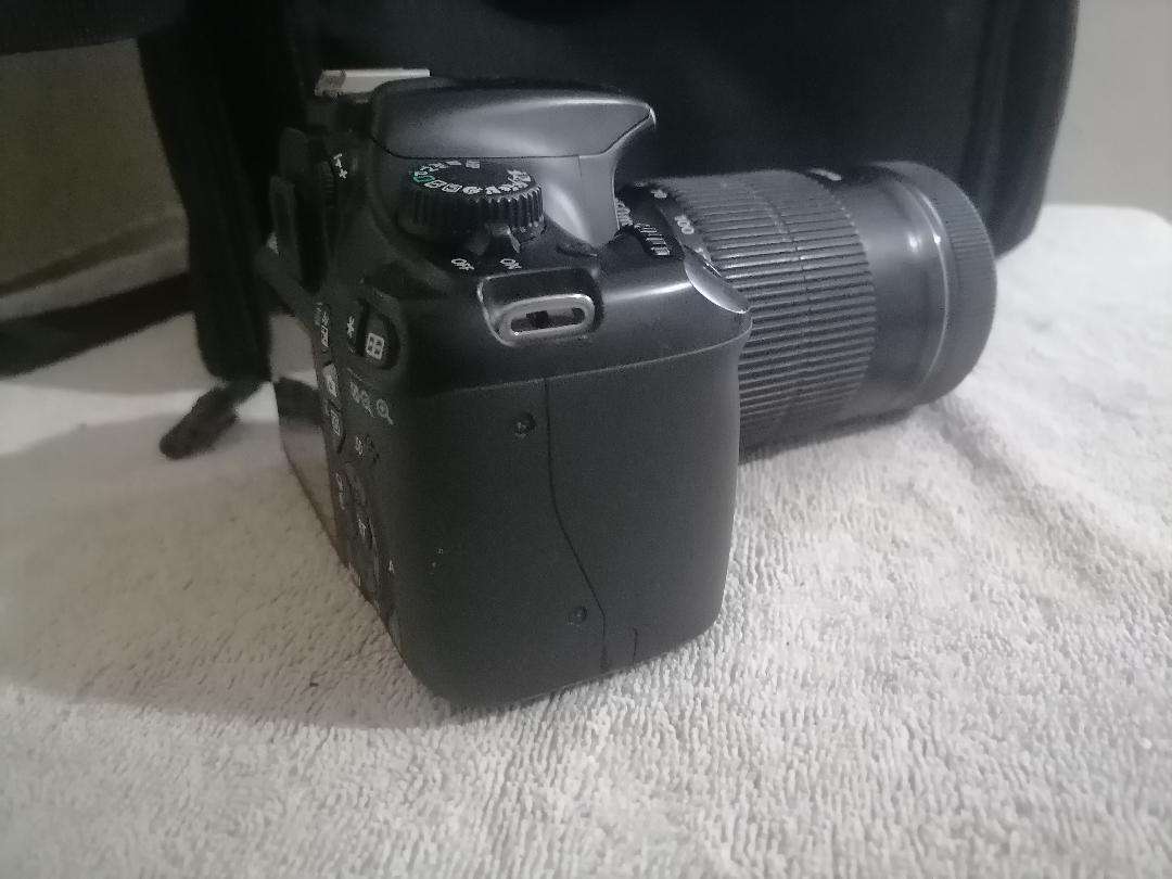 Canon EOS 1100D Digital SLR Camera with 55-250MM LENS AND BAG*UNTESTED*