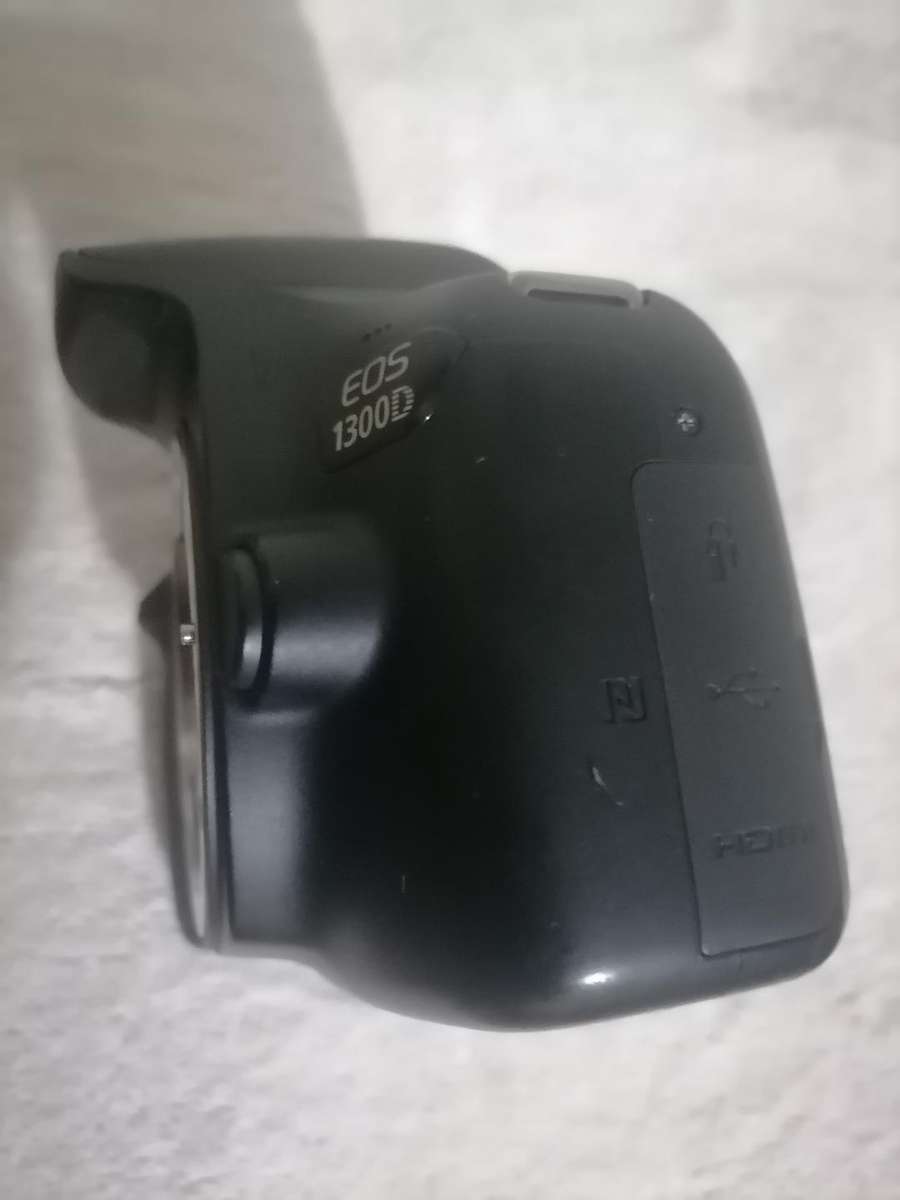 *WEEKEND SPECIAL*CANON EOS1300D DIGITAL CAMERA*NO BATTERY UNTESTED*
