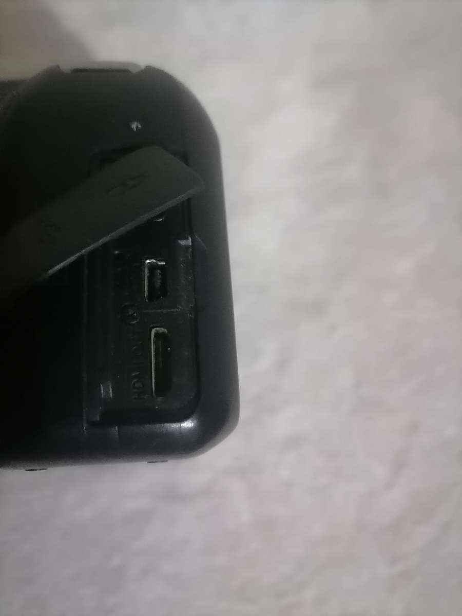 *WEEKEND SPECIAL*CANON EOS1300D DIGITAL CAMERA*NO BATTERY UNTESTED*