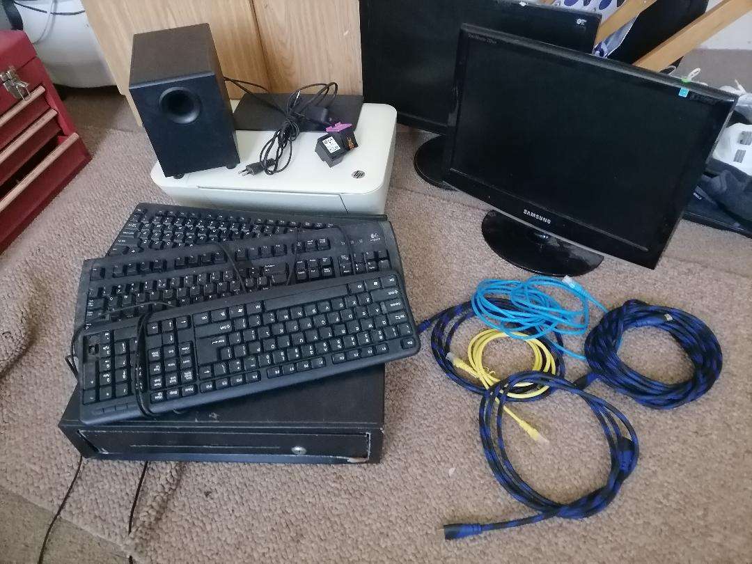 **BULK LOT OF ELECTRONICS*COMPUTER ACCESSORIES ETC*