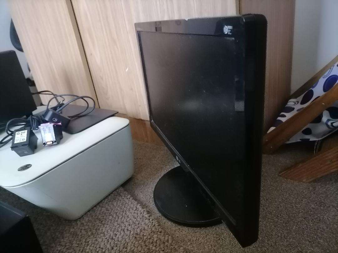 **BULK LOT OF ELECTRONICS*COMPUTER ACCESSORIES ETC*