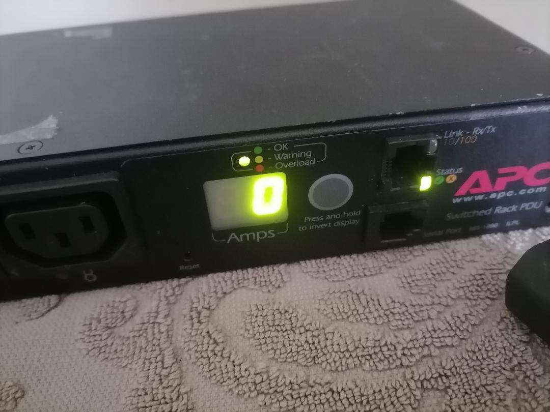 *APC 15 SWITHCED RACK WITH POWER SUPPLY, ADAPTERS,LCD DISPLAY*WORKING