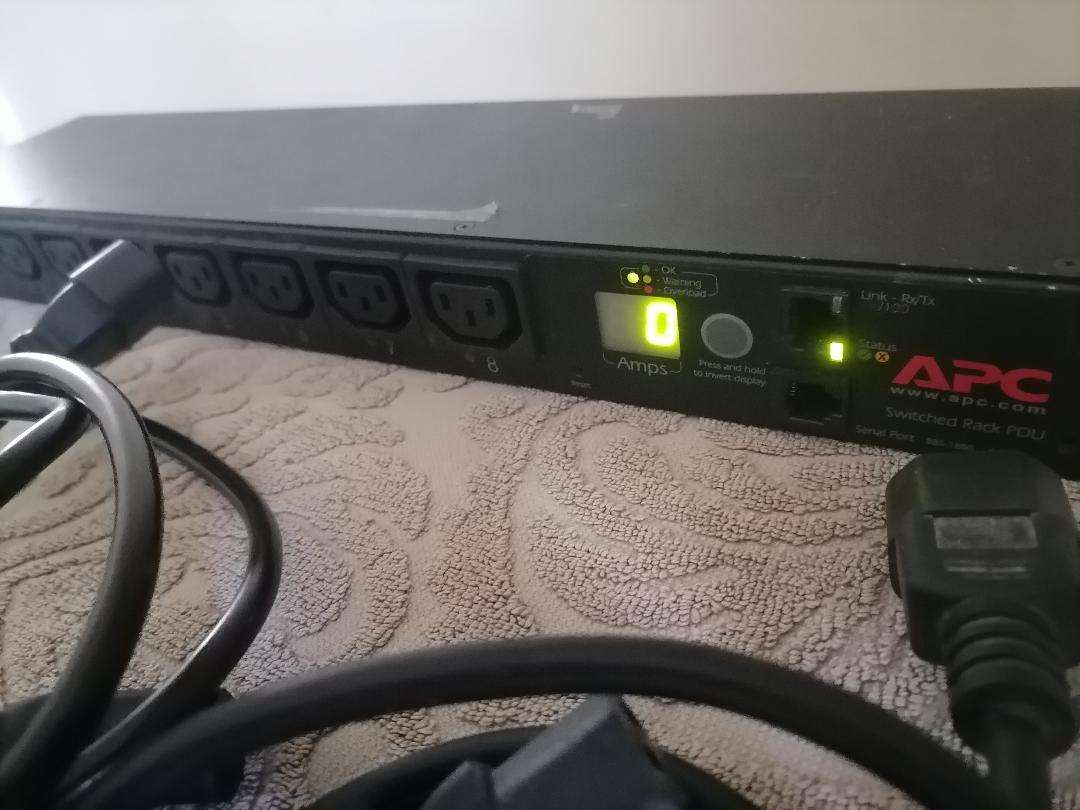 *APC 15 SWITHCED RACK WITH POWER SUPPLY, ADAPTERS,LCD DISPLAY*WORKING