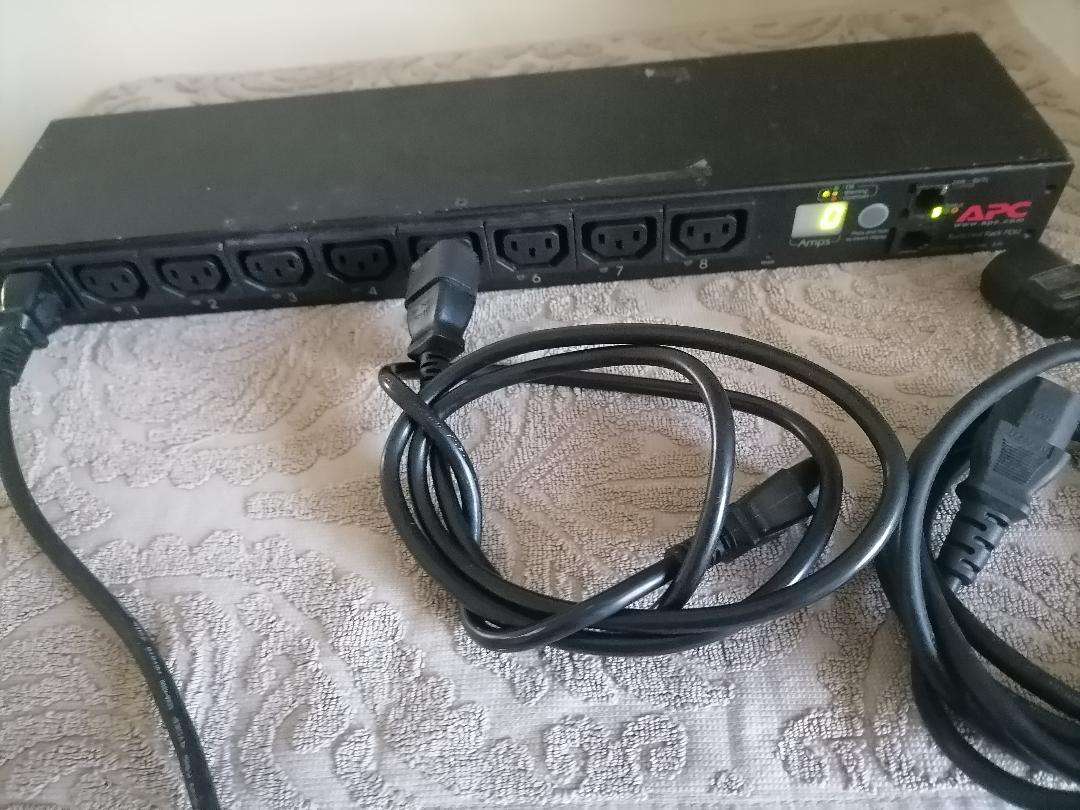 *APC 15 SWITHCED RACK WITH POWER SUPPLY, ADAPTERS,LCD DISPLAY*WORKING