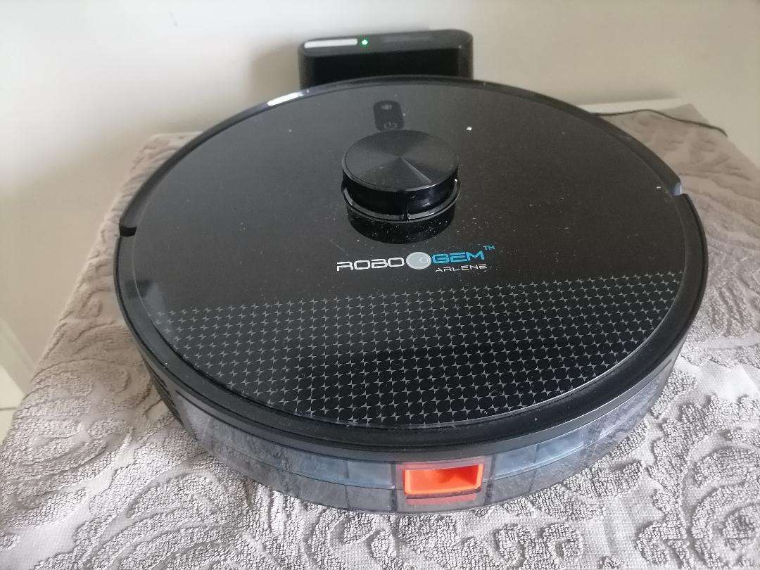 RoboGem Arlene Robotic Vacuum Cleaner and Mopper with the laser mapping and navigation*needs new bat