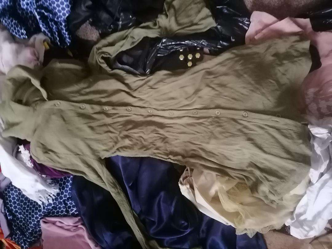 STORAGE CLEARANCE*LARGE LOT OF WOMANS CLOTHING*