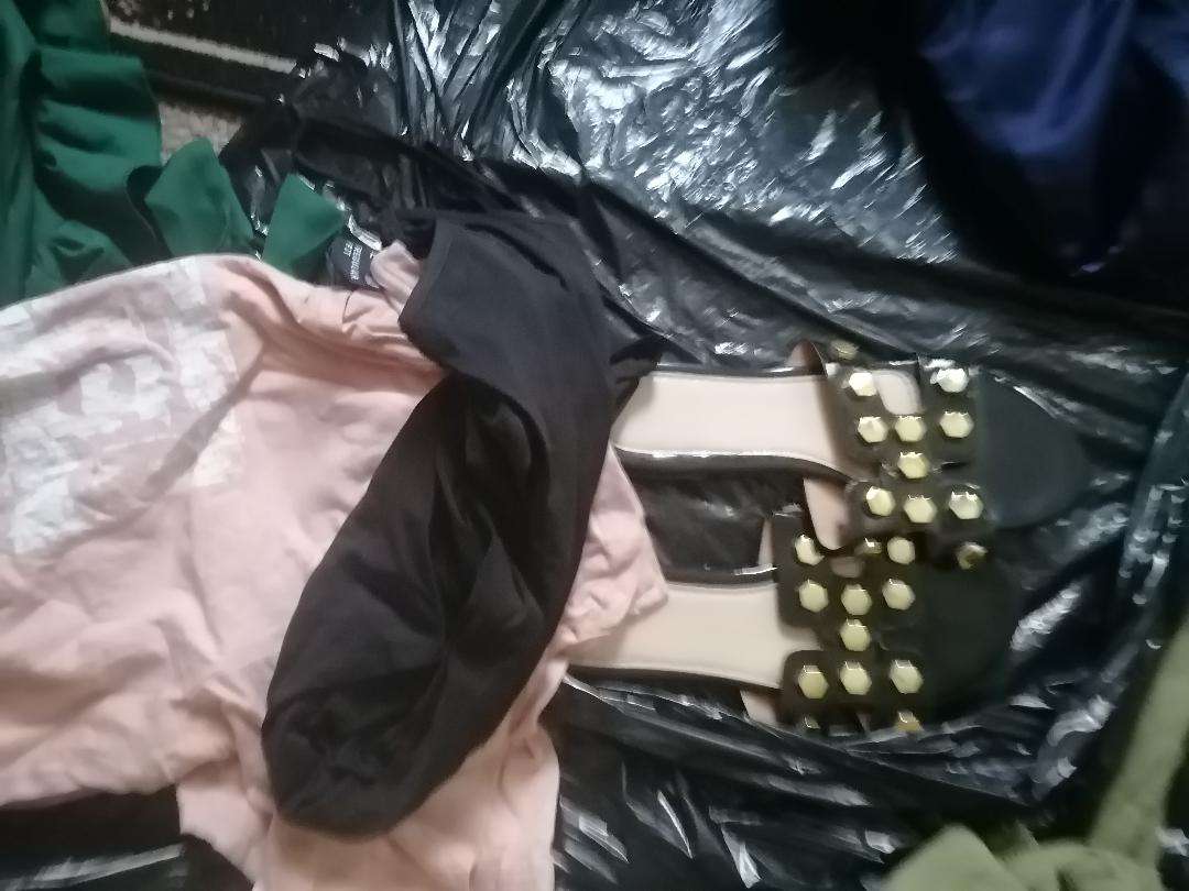 STORAGE CLEARANCE*LARGE LOT OF WOMANS CLOTHING*