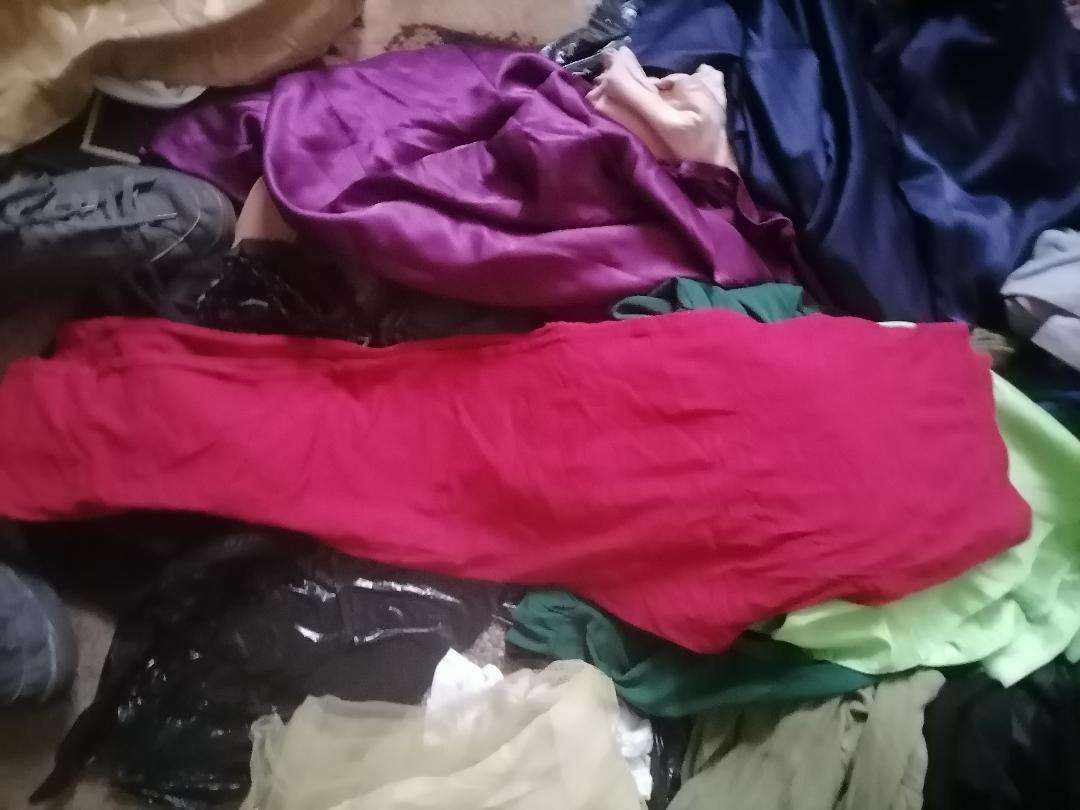 STORAGE CLEARANCE*LARGE LOT OF WOMANS CLOTHING*