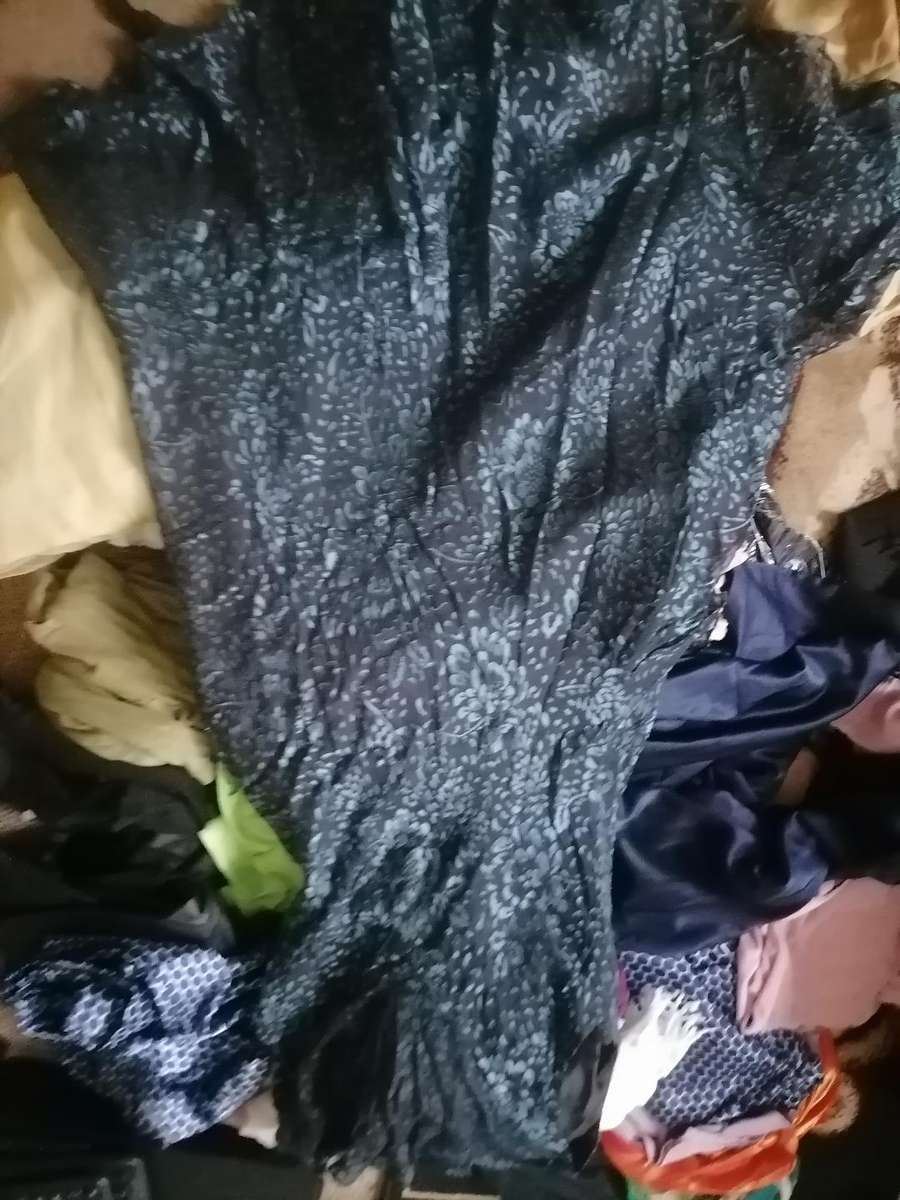 STORAGE CLEARANCE*LARGE LOT OF WOMANS CLOTHING*