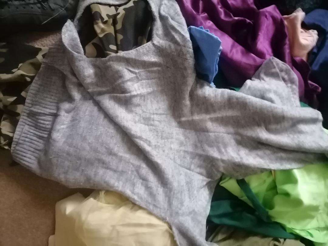 STORAGE CLEARANCE*LARGE LOT OF WOMANS CLOTHING*