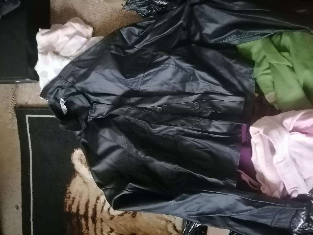 STORAGE CLEARANCE*LARGE LOT OF WOMANS CLOTHING*