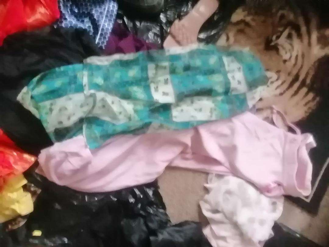 STORAGE CLEARANCE*LARGE LOT OF WOMANS CLOTHING*