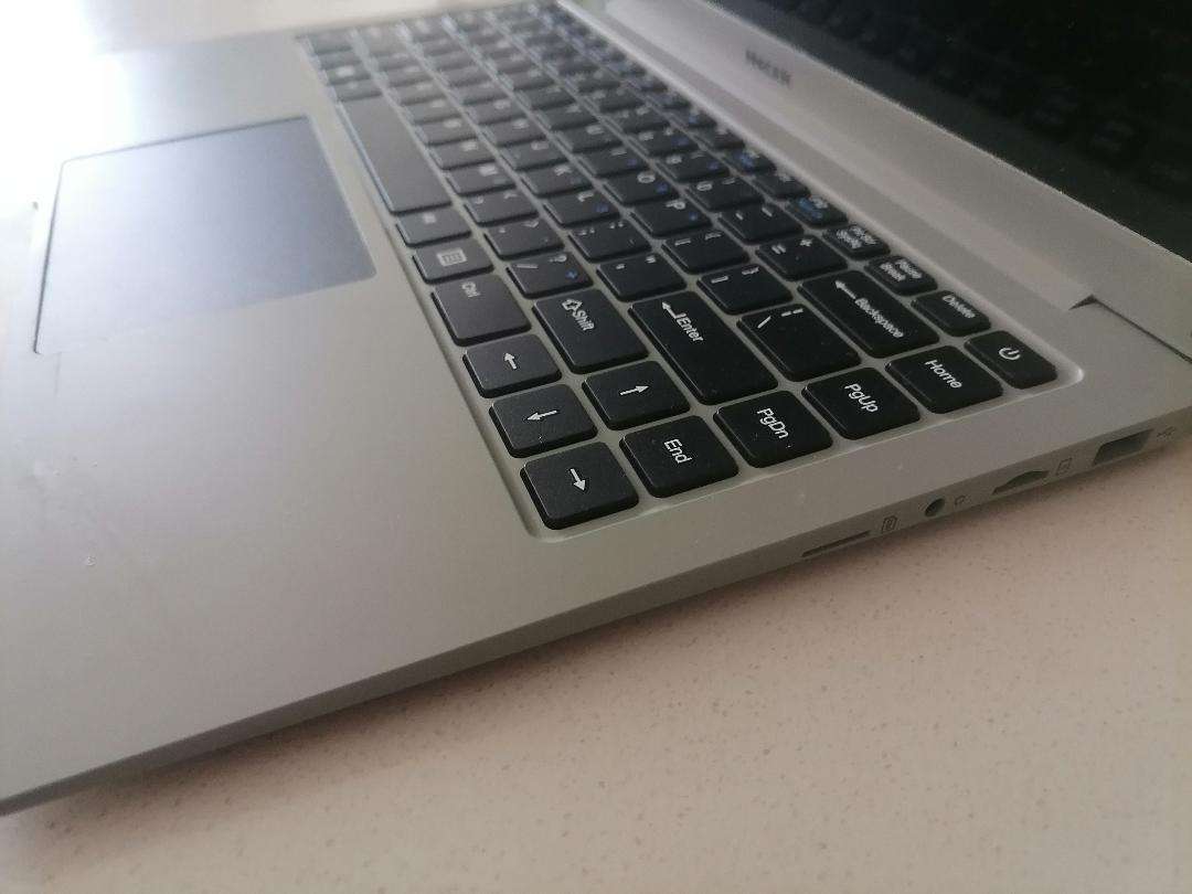 *LAPTOP CLEARANCE**MECER LAPTOP*NOT POWERING ON*