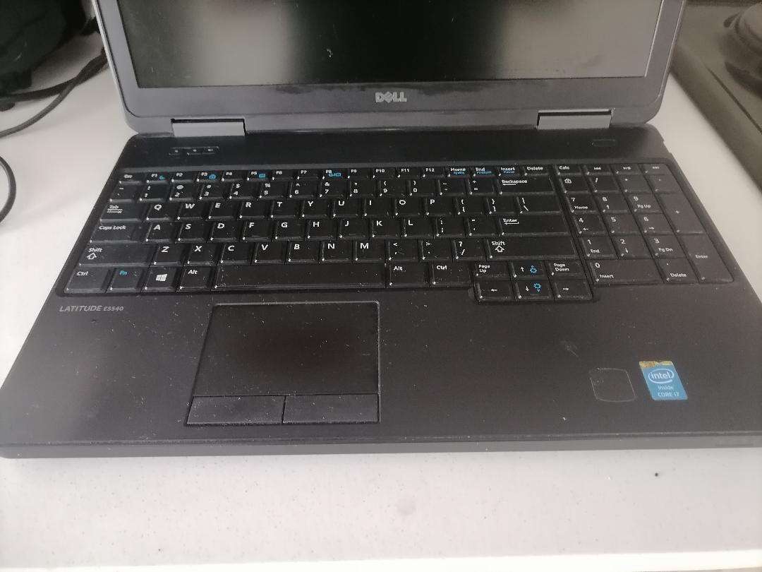 *LAPTOP CLEARANCE**i7 DELL LATITUDE E5540 LAPTOP*POWERS ON AND OFF*