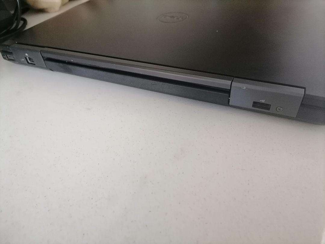 *LAPTOP CLEARANCE**i7 DELL LATITUDE E5540 LAPTOP*POWERS ON AND OFF*