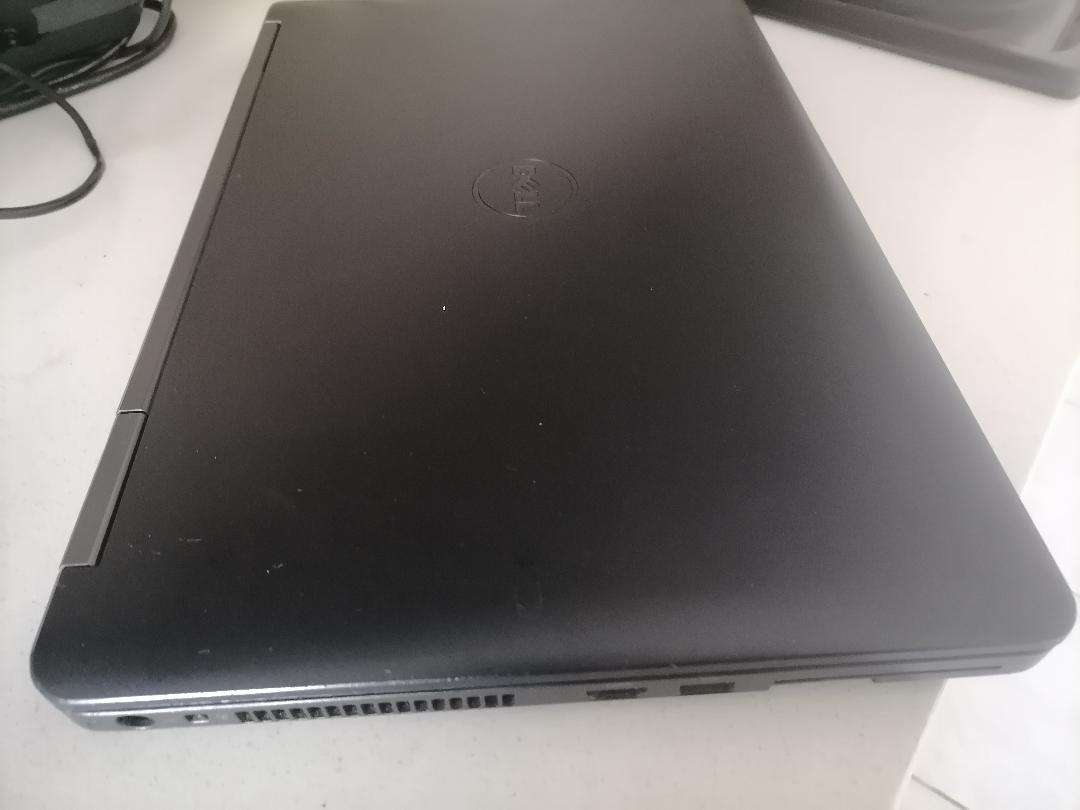 *LAPTOP CLEARANCE**i7 DELL LATITUDE E5540 LAPTOP*POWERS ON AND OFF*