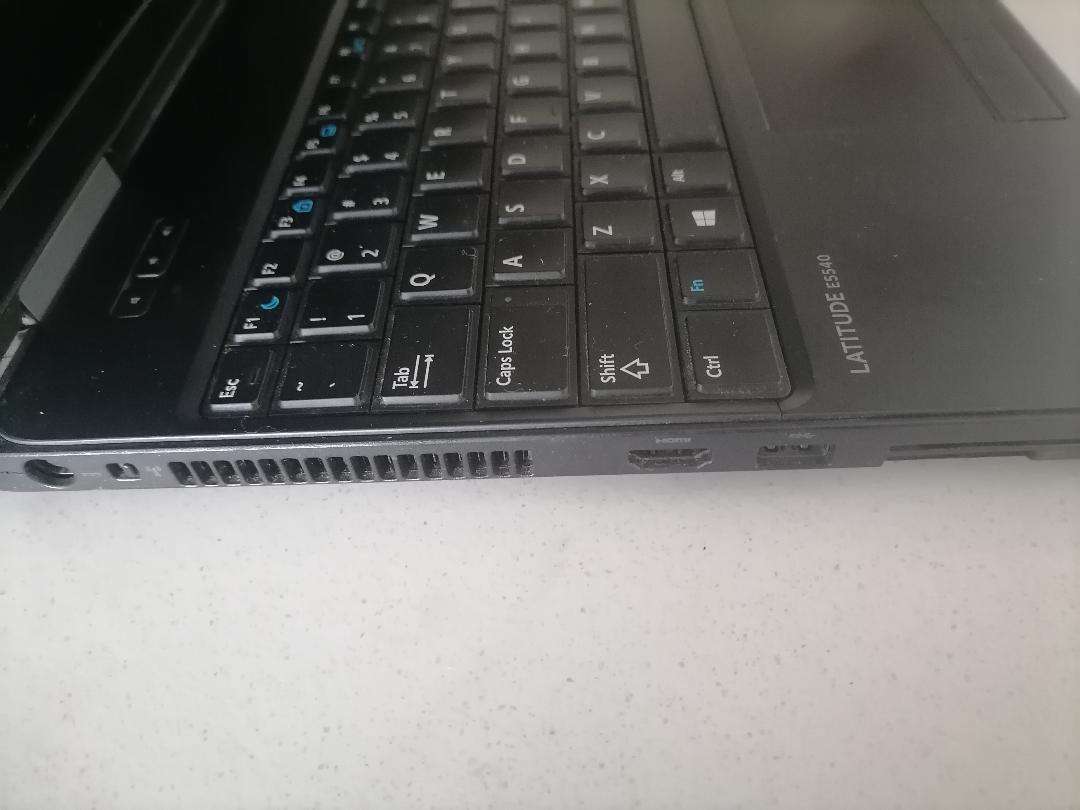 *LAPTOP CLEARANCE**i7 DELL LATITUDE E5540 LAPTOP*POWERS ON AND OFF*
