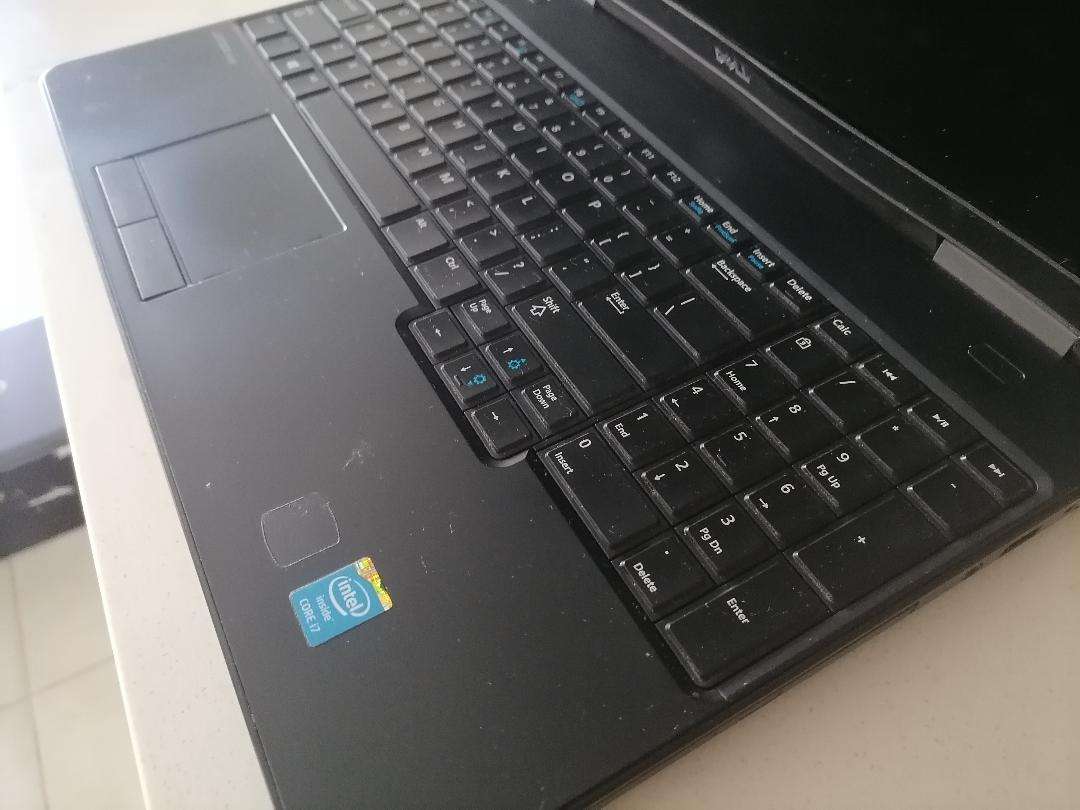 *LAPTOP CLEARANCE**i7 DELL LATITUDE E5540 LAPTOP*POWERS ON AND OFF*