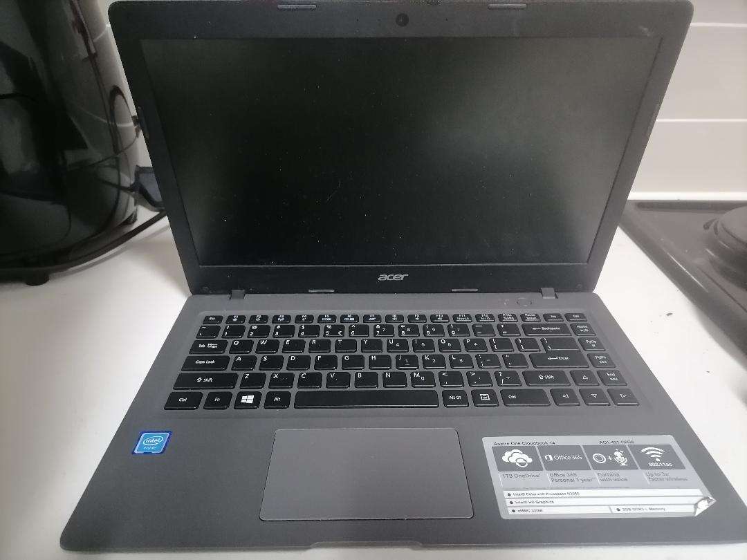 *LAPTOP CLEARANCE**ACER ASPIRE ONE CLOUDBOOK*NO CHARGER NOT TESTED*