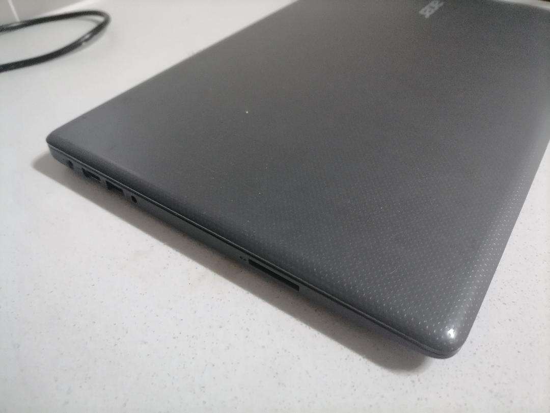 *LAPTOP CLEARANCE**ACER ASPIRE ONE CLOUDBOOK*NO CHARGER NOT TESTED*