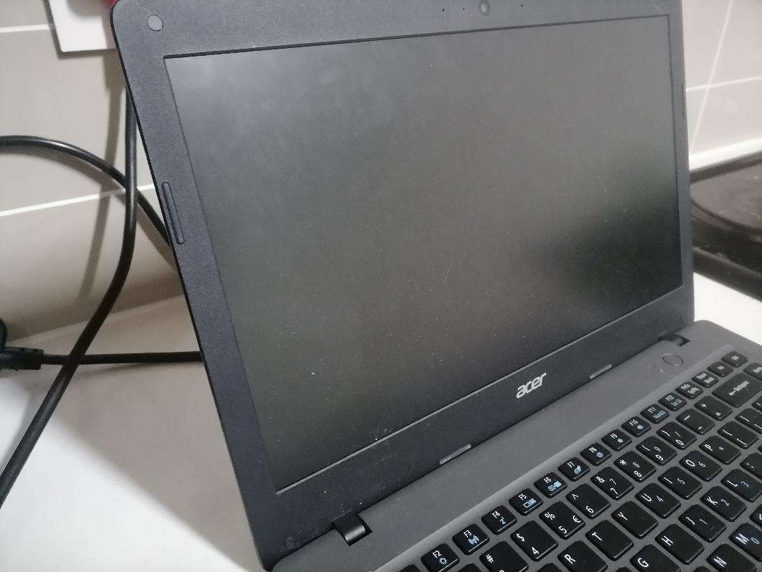 *LAPTOP CLEARANCE**ACER ASPIRE ONE CLOUDBOOK*NO CHARGER NOT TESTED*