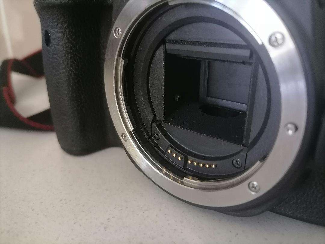 Canon EOS 750d Digital SLR Camera with 18-55MM LENS *UNTESTED*