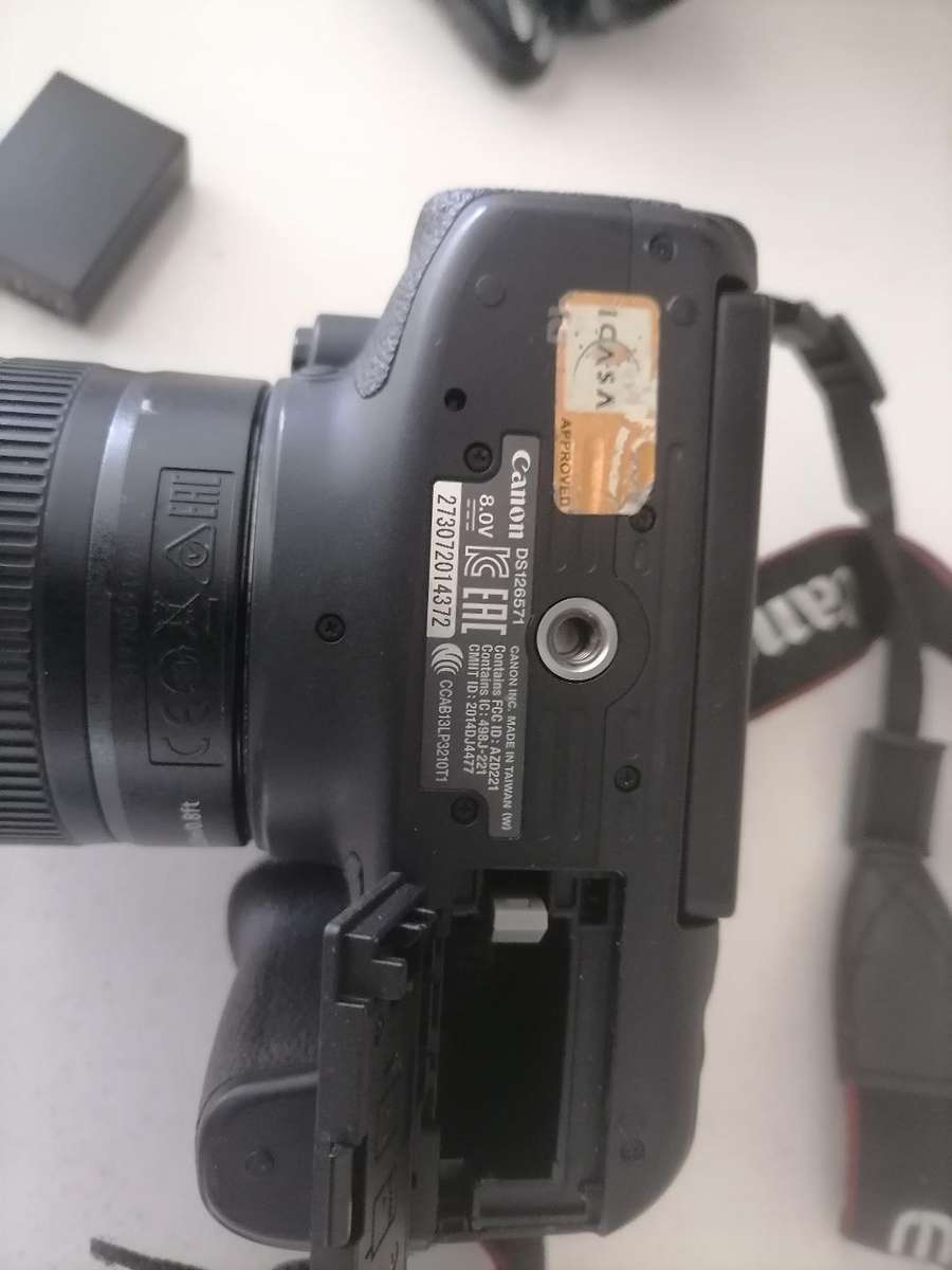 Canon EOS 750d Digital SLR Camera with 18-55MM LENS *UNTESTED*