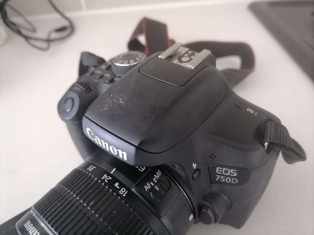 Canon EOS 750d Digital SLR Camera with 18-55MM LENS *UNTESTED*