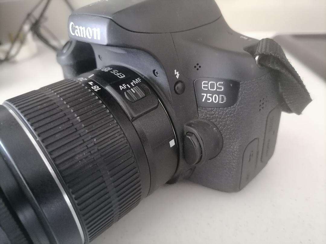 Canon EOS 750d Digital SLR Camera with 18-55MM LENS *UNTESTED*